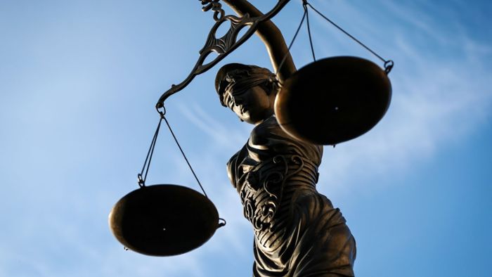 Versuchter Totschlag vor Gericht – Ex-Frau mit  Kopftuch gewürgt