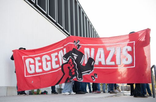 Antifa-Unterstützung für die beiden Angeklagten. Foto: dpa/Bernd Weissbrod