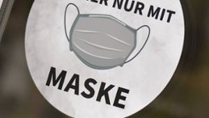 Die Maskenpflicht soll unabhängig von den Lockerungen (Symbolbild). Foto: imago images/Jan Huebner/Blatterspiel