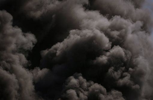 Videos in den sozialen Medien zeigen eine dichte Rauchwolke (Symbolbild). Foto: Imago/Maximilian Koch