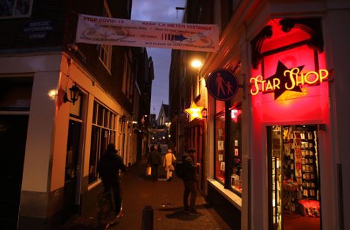 Der Amsterdamer Rotlichtbezirk: Geschätzt 6000 Prostituierte bieten hier ihre sexuellen Dienstleistungen an. Foto: imago/Paulo Amorim