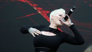 Ballermann-Sängerin wehrt sich gegen Hitlergruß-Vorwürfe