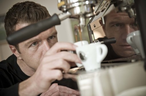 Heiko Blocher macht Kaffee, wie er ihn selbst am liebsten trinkt. Foto: Max Kovalenko
