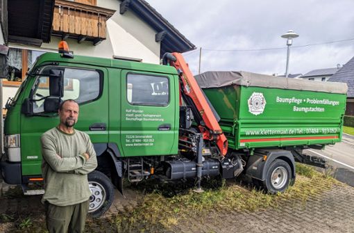 Rolf Wursters Fuso-Lastwagen hat längst keine Tüv-Plakette mehr. Foto: Bäßler