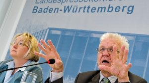 Ministerpräsident Winfried Kretschmann (hier mit Theresia Bauer) geht mit der AfD hart ins Gericht. (Archivfoto) Foto: dpa