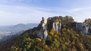 Die Burg Reußenstein bietet einen tollen Blick auf das Umland.  Foto: Imago/Arnulf Klett