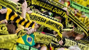 Trauer bei den Dortmund-Fans: Während der Partie des BVB gegen den FSV Mainz 05 ist ein Zuschauer verstorben. Foto: dpa