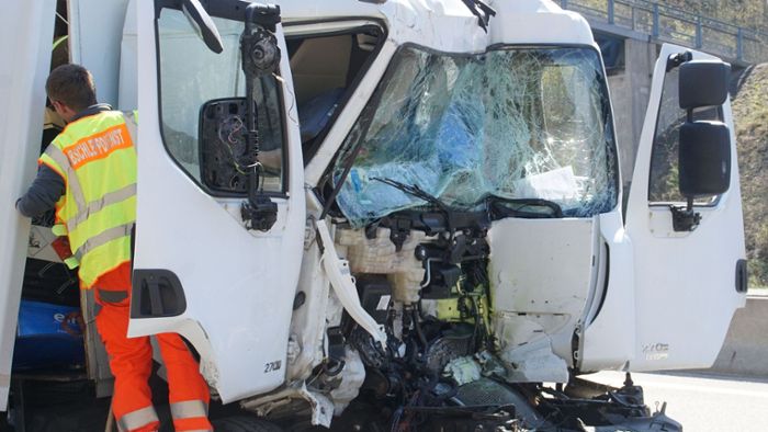 Lkw-Unfall sorgt für massive Verkehrsbehinderungen