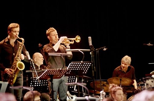 E.S.T. Symphony:  Marius Neset,  Dan Berglund,  ­Nils Wülker, Magnus Öström (v. re.) Foto: Jörg Becker