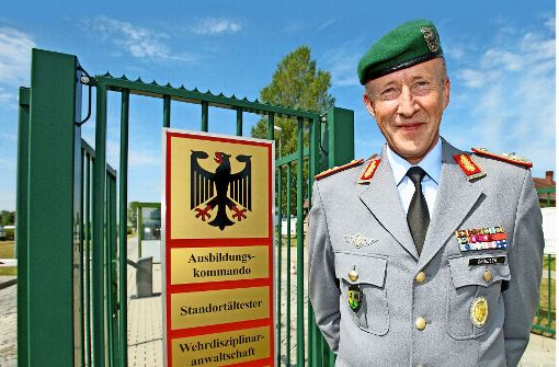 Ein Bild aus besseren Tagen: Generalmajor Walter Spindler, bis zum 27. April Kommandeur des Ausbildungskommandos des Heeres. Foto: dpa