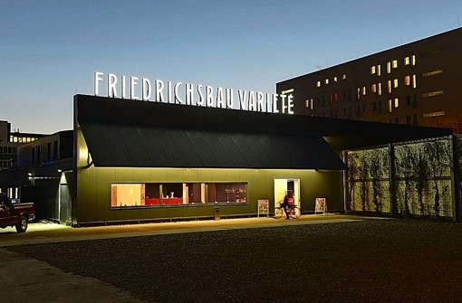Die Buchstaben stehen: Friedrichsbau mit neuer Schrift auf dem Pragsattel Foto: Alex Klein