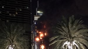 In einem Hochhaus in Dubai hat es kurz vor dem Jahreswechsel gebrannt. Foto: AP