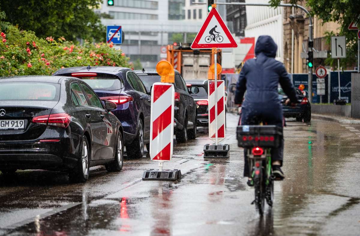 Radeln in der „Autostadt“ Stuttgart: In unserer Bildergalerie zeigen wir – basierend auf den Einschätzungen des Stuttgarter Radentscheids – die gefährlichsten Stellen für Fahrradfahrer im Kessel.
