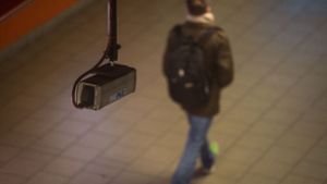 Eine Überwachungskamera in einer Stuttgarter S-Bahn-Station – unbeobachtet ist man in der Stadt beileibe nicht überall Foto: dpa