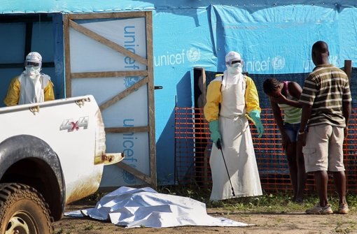Ärzte in Westafrika kämpfen verzweifelt gegen den Ebola-Erreger. Foto: dpa