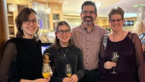 Ein guter Start ins neue Jahr: Kim mit ihrer Zwillingsschwester Lena und den Eltern Ralph und Verena Geyer (von links) Foto: DKMS