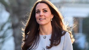Herzogin Kate trägt babyblau - wirds nochmal ein Junge? Foto: Getty Images