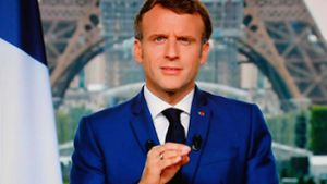 Frankreich Präsident Emmanuel Macron  fordert in einer Fernsehansprache seine Landsleute auf, sich impfen zu lassen. Foto: AFP/Ludovic Marin