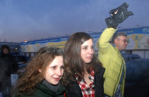 Nadeschda Tolokonnikowa (24, rechts) und Maria Aljochina (25) von der russischen Punkband Pussy Riot Foto: ITAR-TASS