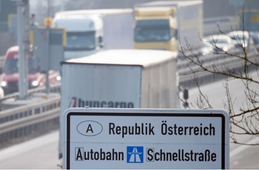 Österreich verstärkt die Grenzkontrollen. Foto: dpa/Armin Weigel