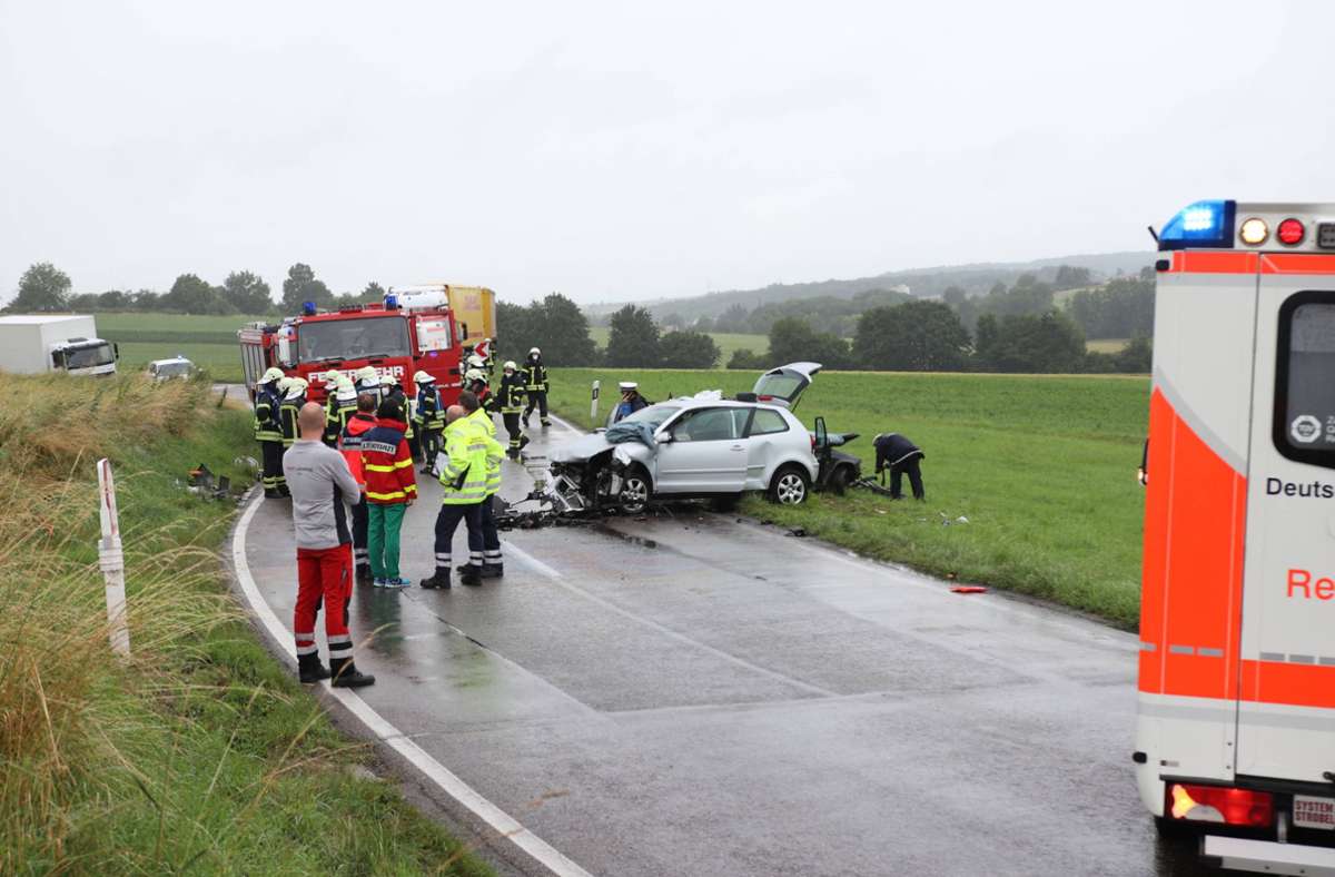Auf der Landstraße zwischen Hohenacker und Schwaikheim hat sich ein schwerer Verkehrsunfall ereignet.