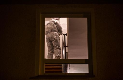 Spuren sichern, Formalitäten erledigen: Für die Polizei bleibt in einem Haus im Buchwald nicht mehr viel zu tun. Foto: 7aktuell.de/Simon Adomat