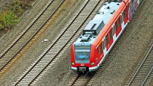 Bahnpendler aus dem Umland sollen finanziell besser gestellt werden,  fordert der Esslinger Landrat Heinz Eininger. Foto: factum/Archiv