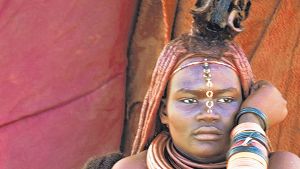 Ein Leben wie in der Urzeit: Himbafrau mit Baby. Foto: Bildagentur-Online/Tips-Images