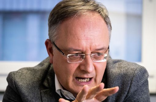 SPD-Partei- und Fraktionschef Andreas Stoch kritisiert den Sozialminister des Landes, Manfred Lucha, mit scharfen Worten. (Archivbild) Foto: Lichtgut/Achim Zweygarth/Achim Zweygarth