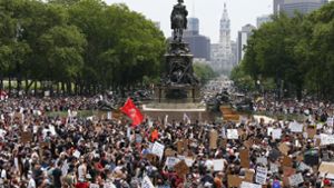 Unter anderem in Philadelphia gingen tausende Menschen auf die Straße. Foto: dpa/Yong Kim