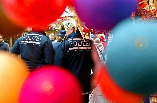 Beim Ulmer Weihnachtsmarkt  setzt die Polizei zusätzliche Doppelstreifen ein. Foto: dpa