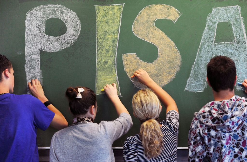 Laut der Pisa-Studie liegen die Leistungen der 15-Jährigen in Naturwissenschaften, Mathematik und im Lesen über dem OECD-Durchschnitt. Foto: dpa
