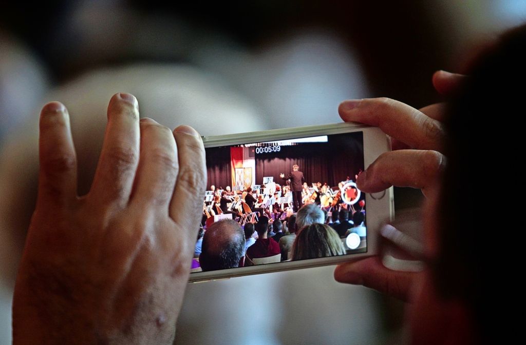 Im Smartphone-Fokus: das Sinfonieorchester der Jugendmusikschule