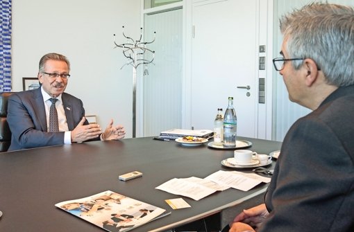 Fehrenbach (li.) beim Interview mit StN-Wirtschafts-Ressortleiter Klaus Köster Foto: factum/Granville