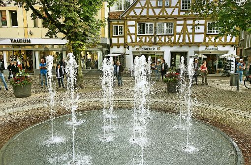Wasser zieht die Menschen an: auch der Fontänenkreis auf dem Spitalplatz. Foto: Horst Rudel