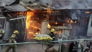 In der philippinischen Stadt Pasay City sind bei einem Brand 150 Häuser zerstört worden. Mehr als 1200 Menschen wurden dadurch obdachlos. Foto: EPA