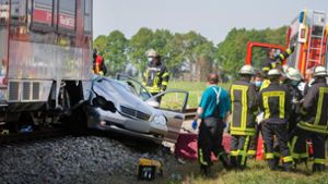 Auto wird von Zug erfasst – drei Tote