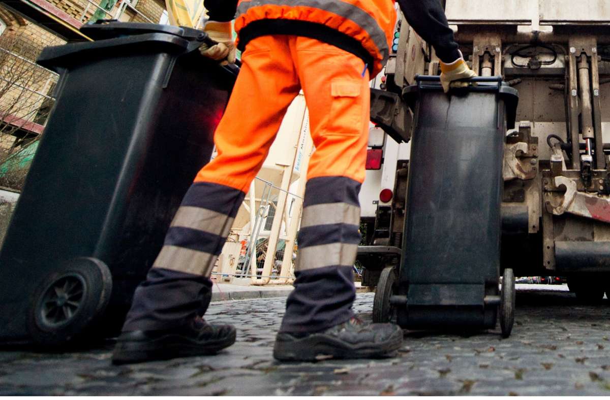 Dass die Müllgebührenzahler die Deponiefolgekosten bezahlen sollen, will sich die Initiative Müllgebühren in Ludwigsburg nicht gefallen lassen. Foto: dpa / /Julian Stratenschulte