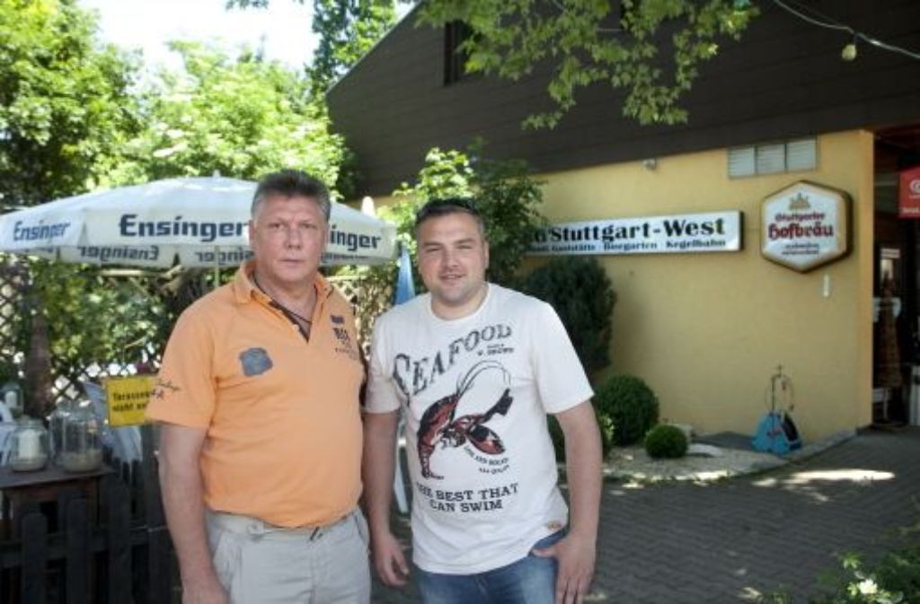 Für Klaus Münzing (links) und Slaven Matijevic ist Fußball eine Leidenschaft. Foto: Rudel