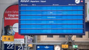 An vielen deutschen Bahnhöfen funktionieren derzeit wegen des Cyber-Angriffs nicht die Anzeigetafeln. Foto: dpa