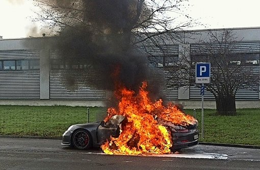Nach zwei Bränden werden nun alle 785 ausgelieferten Porsche 911 GT3 zurückgerufen. Foto: Kantonspolizei St. Gallen/dpa