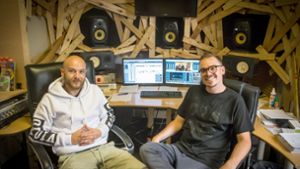 Jonas Lang alias DJ Jopez (re.) und Jens Baumgart sind für Erfolgsmusik aus Stuttgart wie etwa das Solo-Album von Rapper Bartek mitverantwortlich. Foto: Lichtgut/Achim Zweygarth