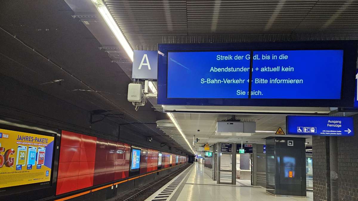 Bahnstreik in Stuttgart: Pendler   kalt erwischt: S-Bahnen fallen stundenlang komplett aus