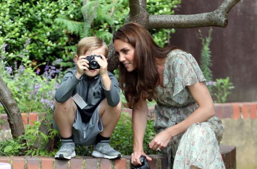 Zartes Chiffon, flatterige Ärmel: Herzogin Kate zeigt, wie ein guter Sommerlook geht. Foto: Getty Images