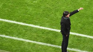Muss noch viel dirigieren bis zur EM: Bundestrainer Joachim Löw. Foto: dpa