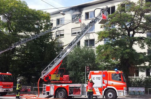 Mit einem Großaufgebot hat die Feuerwehr am Mittwoch zu einem Brand in einem Wohnheim im Stuttgarter Norden ausrücken müssen. Foto: Oskar Eyb/7aktuell.de