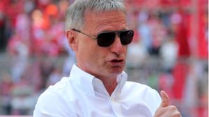 Alles klar – der VfB-Manager Michael Reschke kann seine WM-Reise beginnen. Foto: Baumann