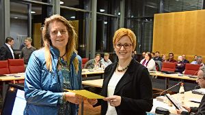 Daniela Baumgärtner-Bauer (links) ist von Birgit Hannemann als Gemeinderätin verpflichtet worden. Foto: Sandra Brock