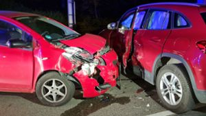 Schwerer Unfall in Bad Cannstatt: Mercedes und Toyota krachen zusammen – hoher Schaden