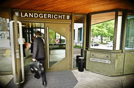 Ein 20-Jähriger steht wegen versuchten Mordes vor dem Landgericht Stuttgart (Symbolbild). Foto: Weingand / STZN
